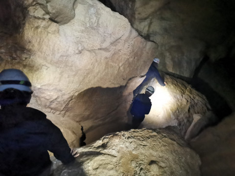 2022.04-Ardèche
Wanderung in eine Höhle – alleine oder zusammen, wann geht es mir besser?